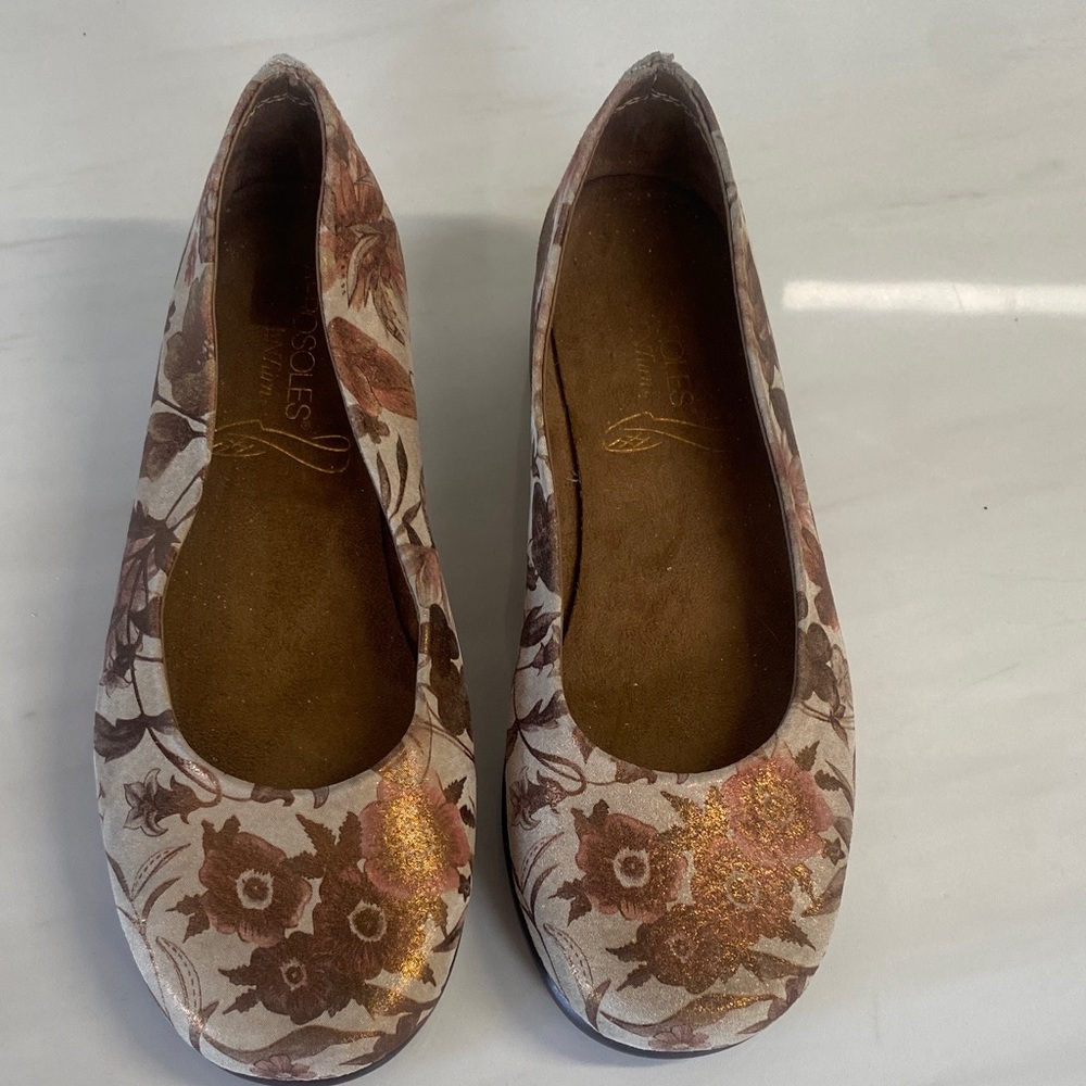 AEROSOLES Floral Ballet Flats in Brown and Cream with Metallic Accent